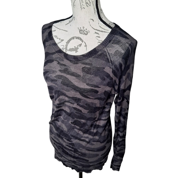 Torrid camo lightweight sweater top sz 10 Knit long sleeve punk Edgy 💖2/$30 - Picture 13 of 17